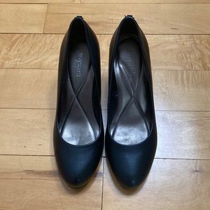 Easy Spirit black wedge shoes size 7.